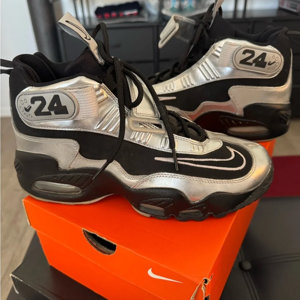 Nike Air Griffey Max Basketball Sneakers - Picture 2 of 6